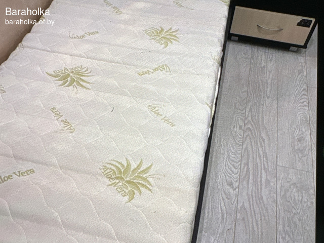 Продам кровать/ матрас/ тумбочку прикроватную!